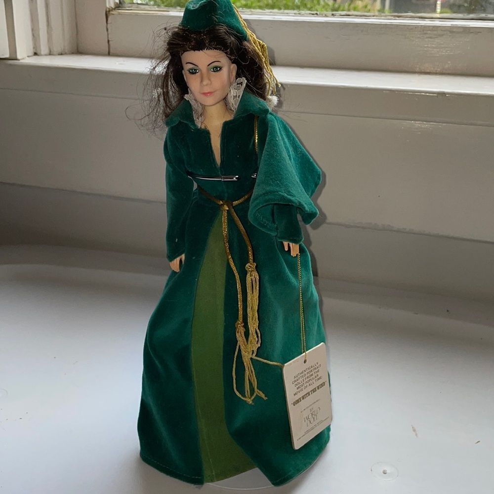 Vintage 1989 World Doll Scarlett O’Hara in green‎ portieres dress doll on stand